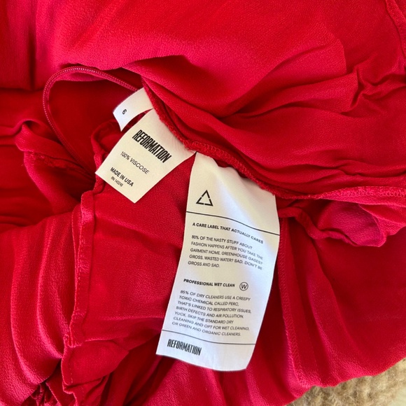 Red reformation dress - Picture 4 of 7